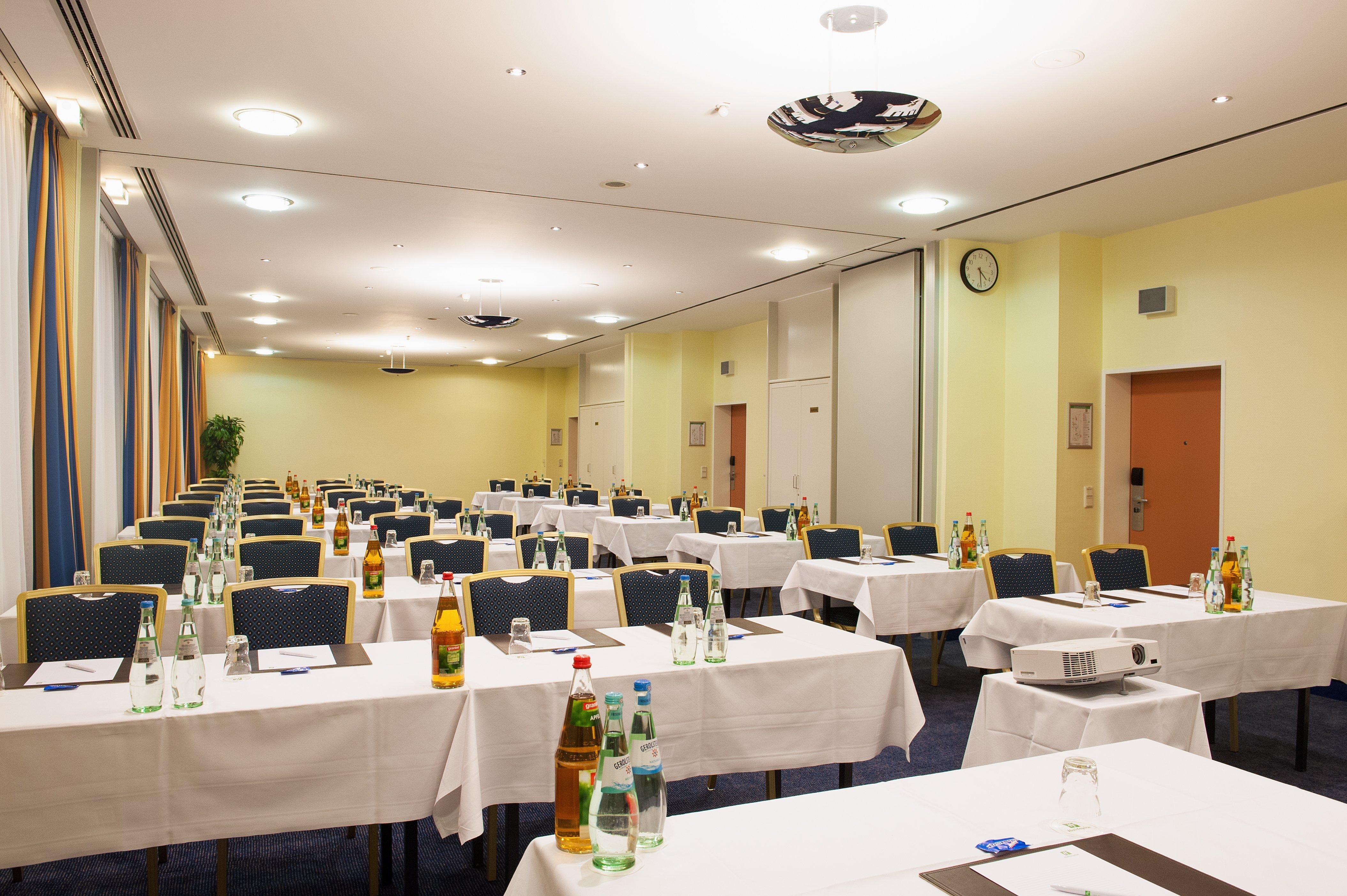 Holiday Inn Munchen Sud, An Ihg Hotel Exterior foto