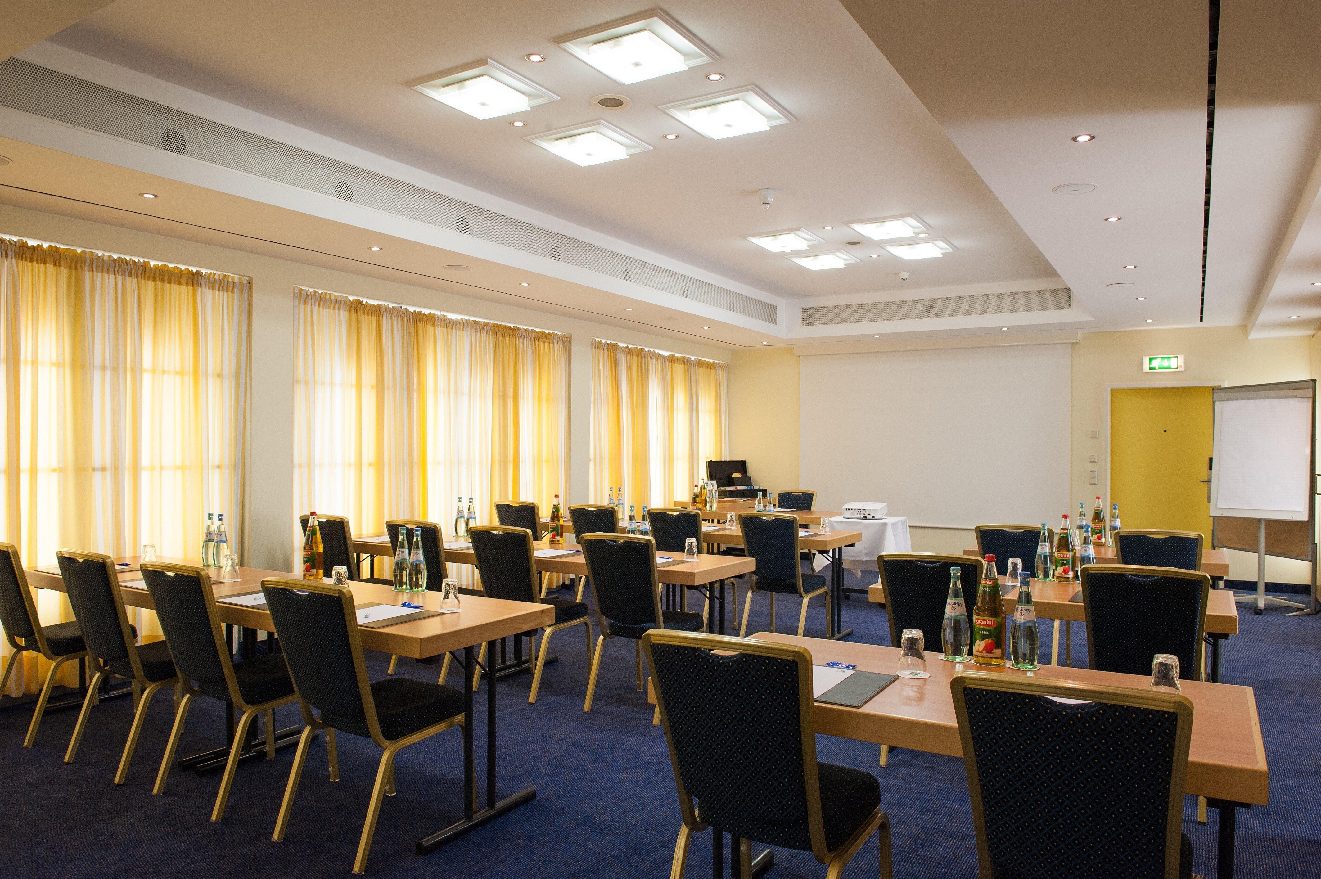 Holiday Inn Munchen Sud, An Ihg Hotel Exterior foto