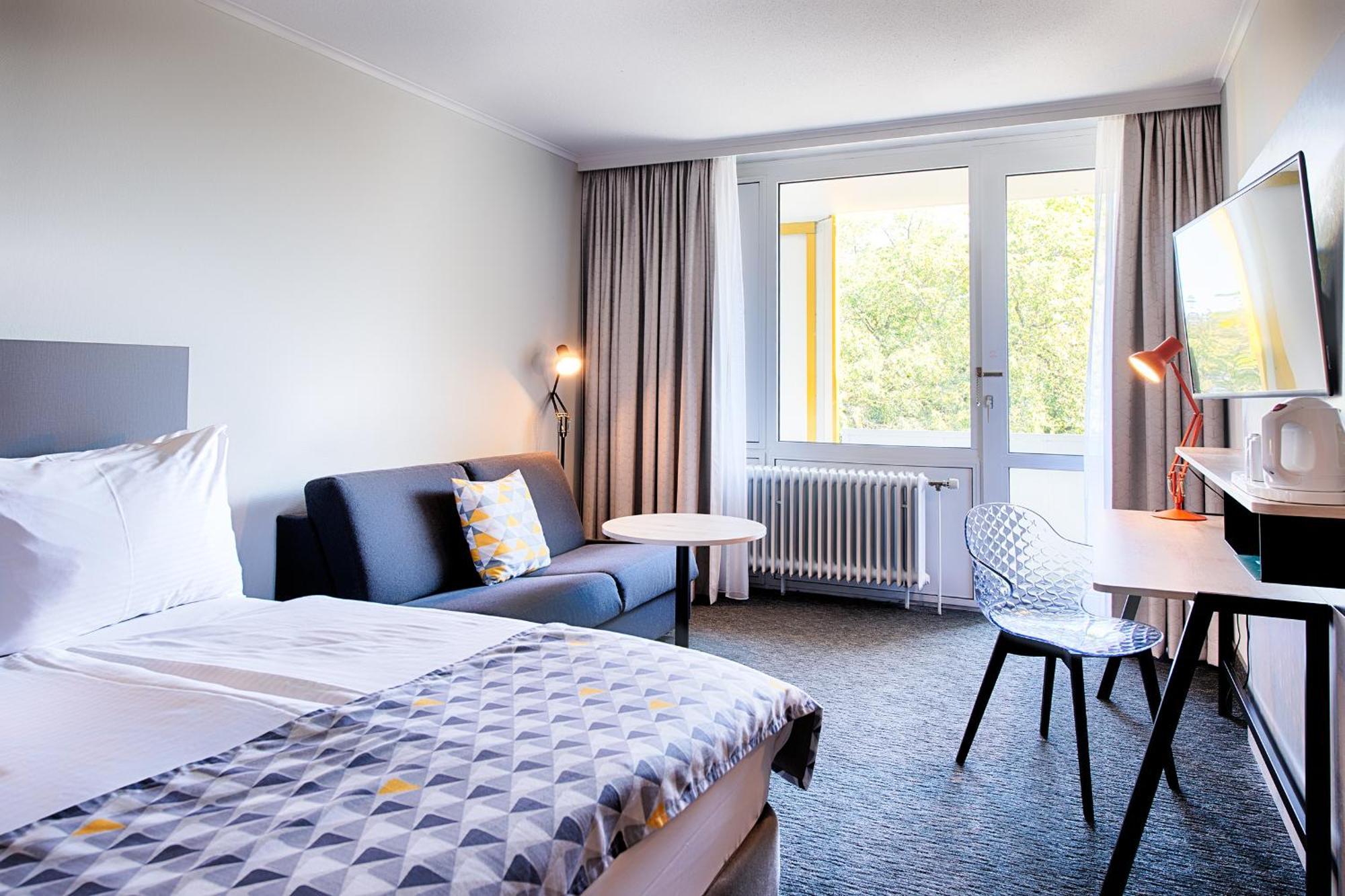 Holiday Inn Munchen Sud, An Ihg Hotel Exterior foto